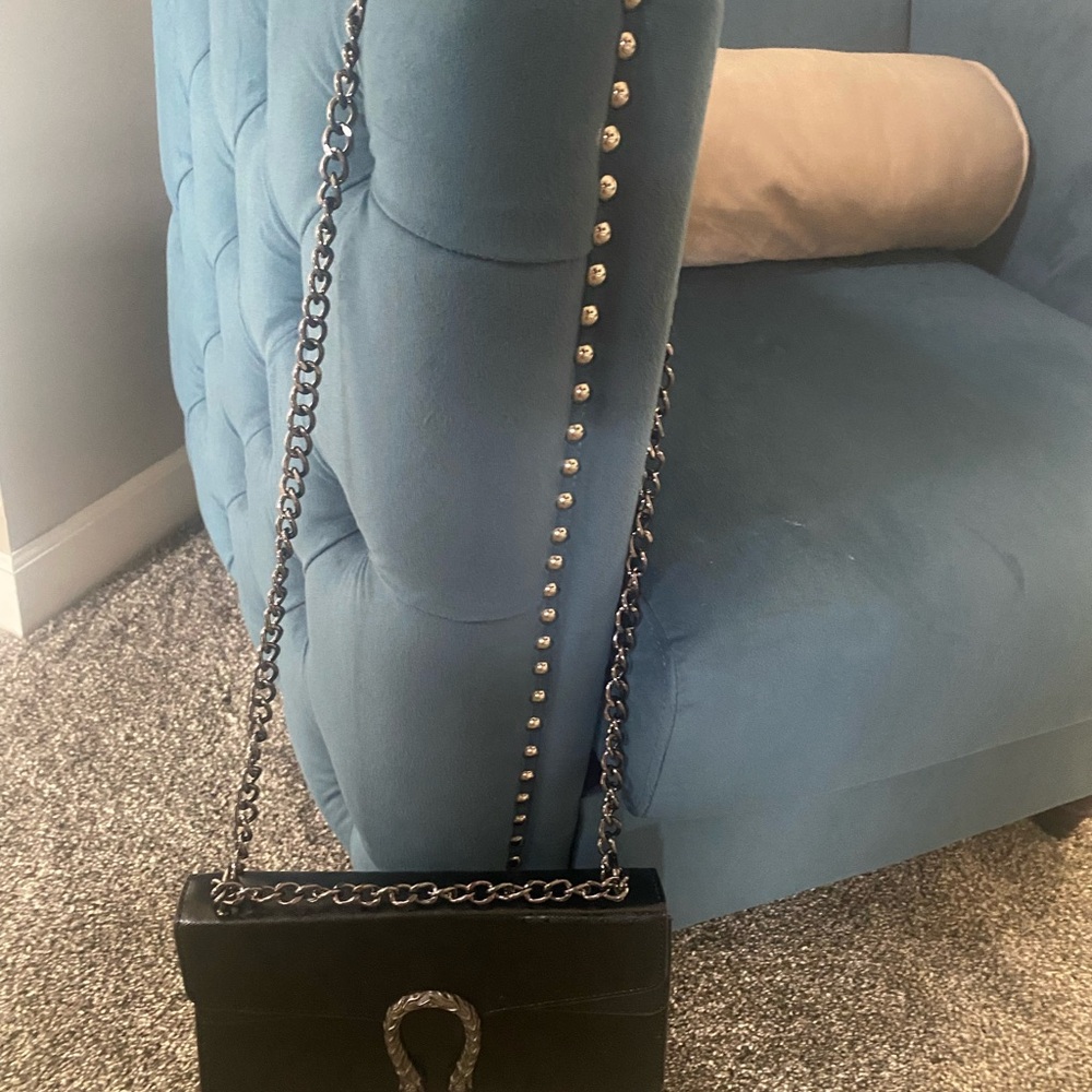 Elegant Black Chain Shoulder Bag - Picture 5 of 13